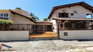 a house with a gate in front of it at Casa a 100m da praia em Barra Velha AIA2200 in Barra Velha