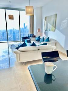 a living room with a couch and a coffee cup on a table at شقة جميلة مطلة على المركز المالي in Riyadh