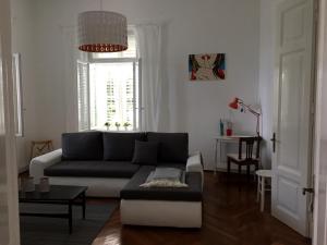 Posedenie v ubytovaní Villa Peppina Apartment