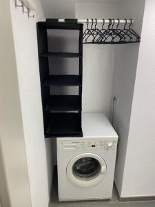 a washer and dryer in a small room at Ferienstüble im Zabergäu- Ferienwohnung in Brackenheim