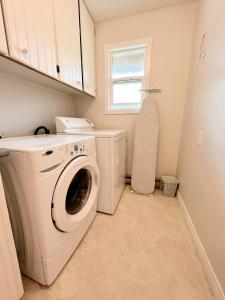 a laundry room with a washer and dryer at Roberts Roost Resort in Quesnel