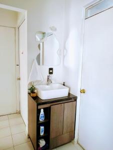 a bathroom with a sink and a mirror at Magnífica habitación rodeada de arte en Centro Histórico in Mexico City +20 photos