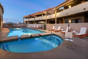 a swimming pool on the roof of a hotel at Holiday Inn El Paso West – Sunland Park by IHG in El Paso +48 photos
