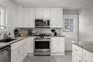 Dapur atau dapur kecil di Xcape to a Tranquil 4 Bedroom Retreat +21 gambar