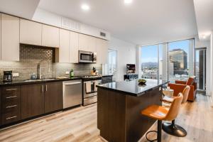 NEW 1BR Luxury Highrise