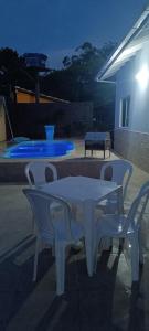 La alberca dentro o cerca de Casa com piscina na lagoa de ibiraquera 10 min da Praiq do Rosa