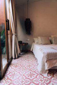 a bedroom with a bed next to a sliding glass door at Las Dunas Beach Guest House in Juan de Acosta