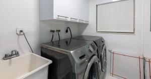 Fotografie z fotogalerie ubytování Striking Urban Villa Backyard BBQ Fire Pit Pool v Miami