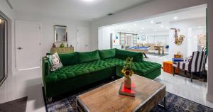 Fotografie z fotogalerie ubytování Striking Urban Villa Backyard BBQ Fire Pit Pool v Miami