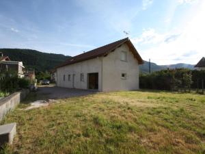 a small white building with a yard in front of it at Gîte Saulxures-sur-Moselotte, 4 pièces, 6 personnes - FR-1-589-242 in Saulxures-sur-Moselotte