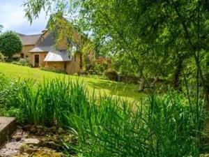 Κήπος έξω από το Charme et authenticité : gîte pour 4 pers. en bord de rivière avec jardin enchanteur en Sarthe - FR-1-410-236