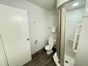 Koupelna v ubytování Motel 6-Casper, WY
