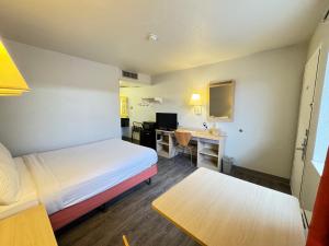 Postel nebo postele na pokoji v ubytování Motel 6-Casper, WY