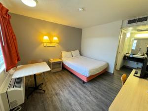 Postel nebo postele na pokoji v ubytování Motel 6-Casper, WY