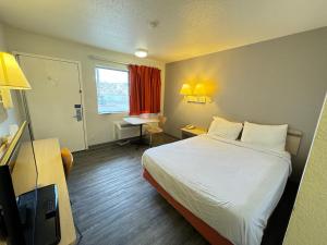 Postel nebo postele na pokoji v ubytování Motel 6-Casper, WY