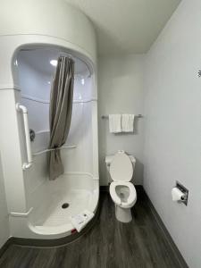 Koupelna v ubytování Motel 6-Casper, WY