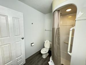 Koupelna v ubytování Motel 6-Casper, WY