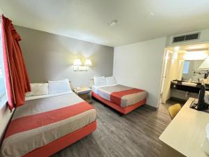Postel nebo postele na pokoji v ubytování Motel 6-Casper, WY
