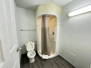 Koupelna v ubytování Motel 6-Casper, WY
