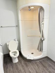 Koupelna v ubytování Motel 6-Casper, WY