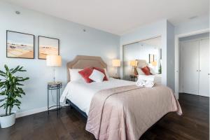 a bedroom with a bed with two towels on it at Downtown 1 Bedroom Water View Condo in Vancouver +17 photos