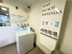 Kuchyň nebo kuchyňský kout v ubytování Motel 6-Casper, WY