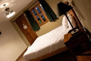 Postel nebo postele na pokoji v ubytování Hotel Casa del Fraile