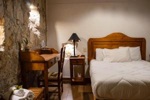 Postel nebo postele na pokoji v ubytování Hotel Casa del Fraile