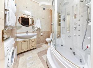 A bathroom at Chisinau Centre Apartments