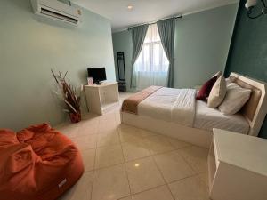 a bedroom with two beds and a television in it at Venice Hotel Hua Hin in Hua Hin