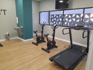 a gym with three treadmills and a treadmill at Flat Encantador Allianz Park 607 in Sao Paulo