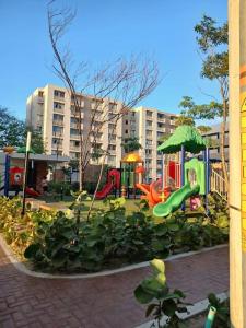 a park with a playground with a play equipment at apartamento en santa marta in Nuevo Amanecer