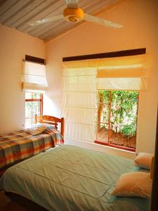 a bedroom with a bed and a window at La Esthera Hospedaje Rural in Carmen de Apicalá
