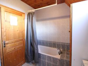 a bathroom with a tub and a shower curtain at Gîte Paulhac, 6 pièces, 12 personnes - FR-1-742-420 in Paulhac