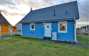 a blue house with a white door in a yard at Nice Home In Wandlitz Ot Zerpenschl in Berg +16 photos