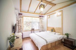 Zhangjiajie YOLO Resort--Within Zhangjiajie National Forest Park客房内的一张或多张床位
