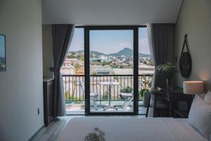 Nespecifikovaný výhled na hory nebo výhled na hory při pohledu z hotelu