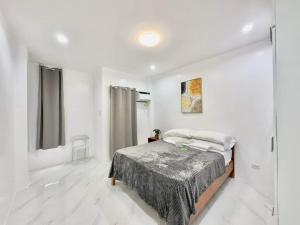 Tempat tidur dalam kamar di Samal Island Vacation Home, 4 Bedrooms 3 bathrooms, With Fast Wi-Fi, Netflix, Parking, Airconditioned Rooms