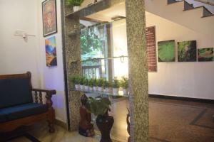a room with a pillar with plants on it at Laliguras Villa 200 Mts from candolim beach in Candolim