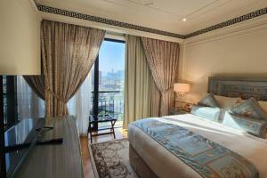 Ein Bett oder Betten in einem Zimmer der Unterkunft Palazzo Versace - Blue Ocean Holiday Homes