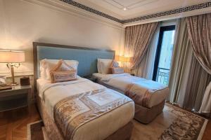 Ein Bett oder Betten in einem Zimmer der Unterkunft Palazzo Versace - Blue Ocean Holiday Homes
