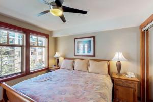 Кровать или кровати в номере 2307- Two Bedroom Den Deluxe Eagle Springs East Hotel Room
