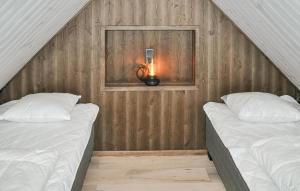 Кровать или кровати в номере Awesome Home In Sysslebäck With Sauna