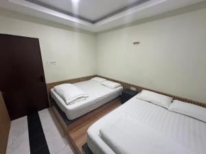 Postel nebo postele na pokoji v ubytování Grand Line Hotel Semporna