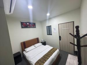 Postel nebo postele na pokoji v ubytování Grand Line Hotel Semporna