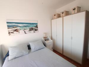 Posteľ alebo postele v izbe v ubytovaní APARTAMENTO JUNTO AL MAR EN LA COSTA DE ALMERIA + 37 fotografií