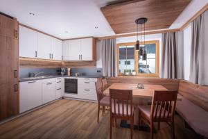 Kuchyň nebo kuchyňský kout v ubytování Pension-Appartement Sonnwend