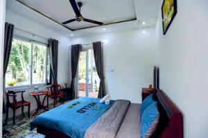 Postel nebo postele na pokoji v ubytování JE T'AIME VILLA - Khu nghỉ dưỡng nhà vườn nằm giữa thiên nhiên bao la hoa cỏ