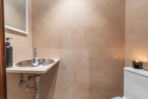 Kúpeľňa v ubytovaní tuGuest Hermosa Apartment + 31 fotografií