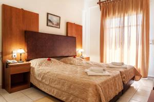 Postel nebo postele na pokoji v ubytování Aeolos Hotel